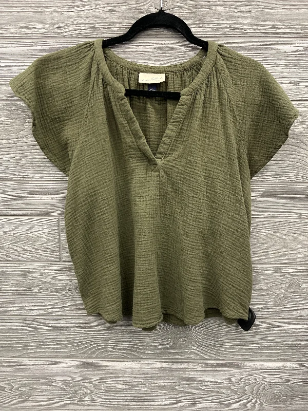 women's tops for evening soireesTop Short Sleeve By Universal Thread In Green, Size: M