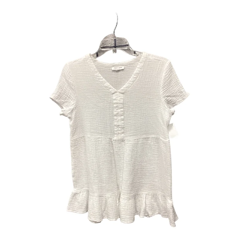 women's tops for those who want to wear versatile pieces that can be dressed up or downTop Short Sleeve By Beachlunchlounge In White, Size: M