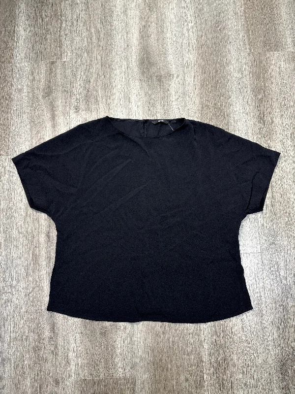 women's tops for those who want to show off their figure in a flattering wayTop Short Sleeve By Uniqlo In Black, Size: Xs