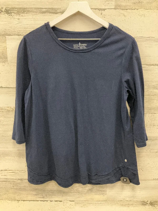 women's tops for those who want to stay on top of the latest fashion trends and wear pieces that are both stylish and on-trendTop Short Sleeve By Neon Buddha In Navy, Size: M