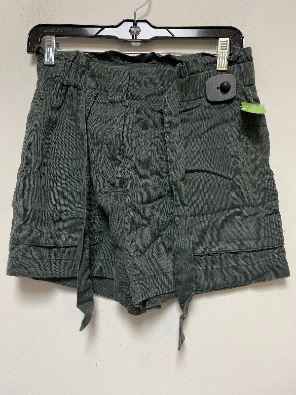 women's flared shortsShorts By H&m  Size: 6